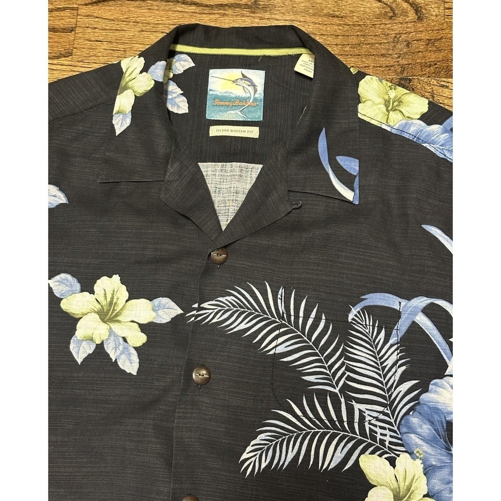 Tommy Bahama Men's Island Modern Fit Navy Silk Floral Hawaiian Shirt Sz M